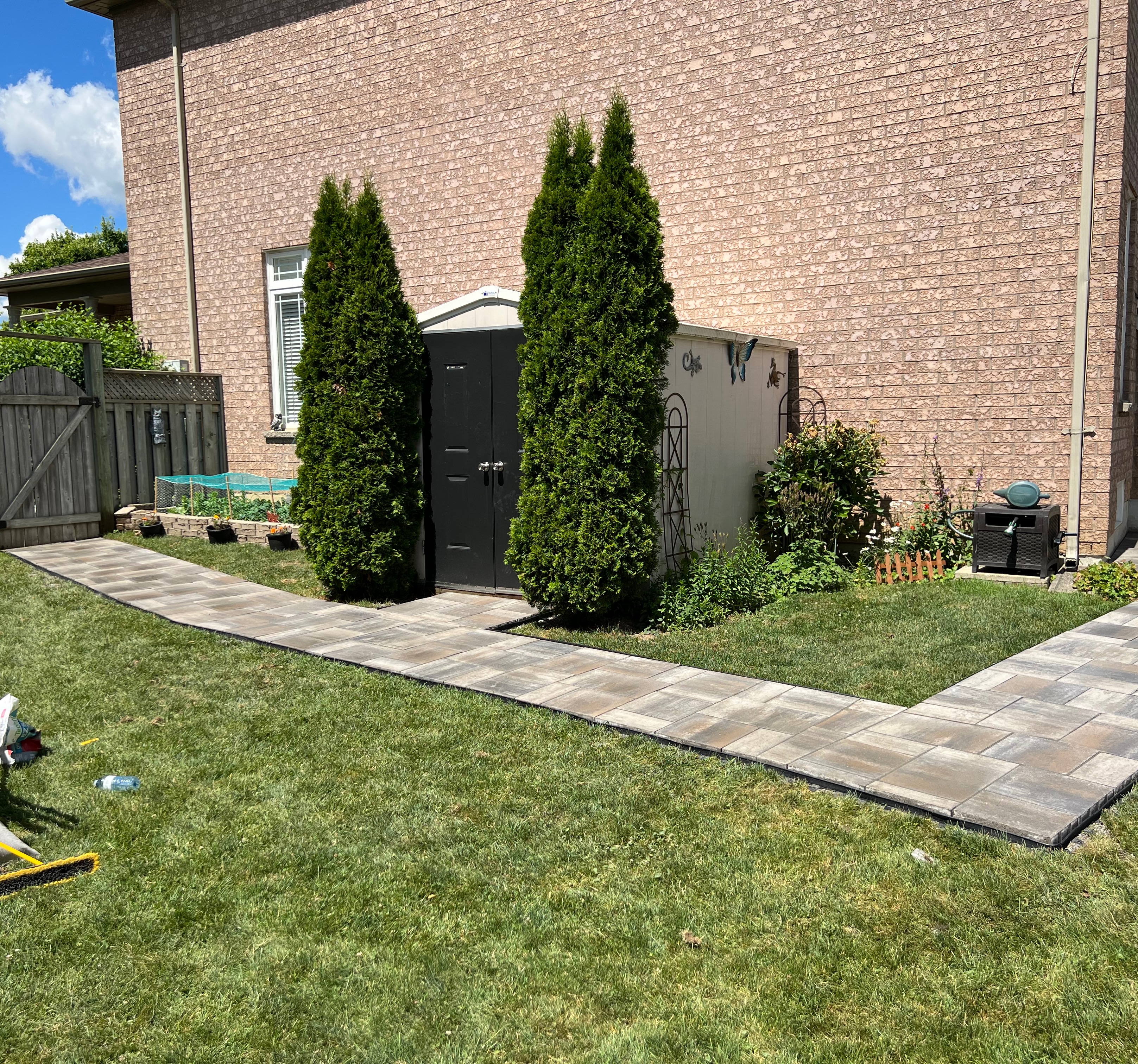 Rosales Landscaping co. - insulation contractor in Toronto